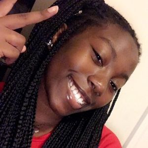 Meet your Posher, Avaly